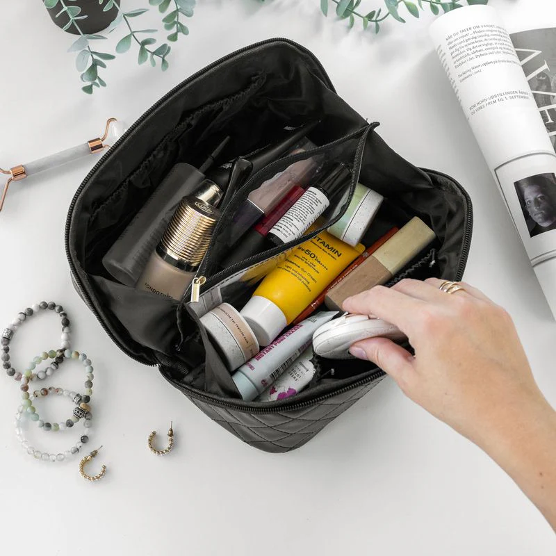 OlsenHome Makeup veske | Beige og svart sminkepung med rominndeling - Image 4